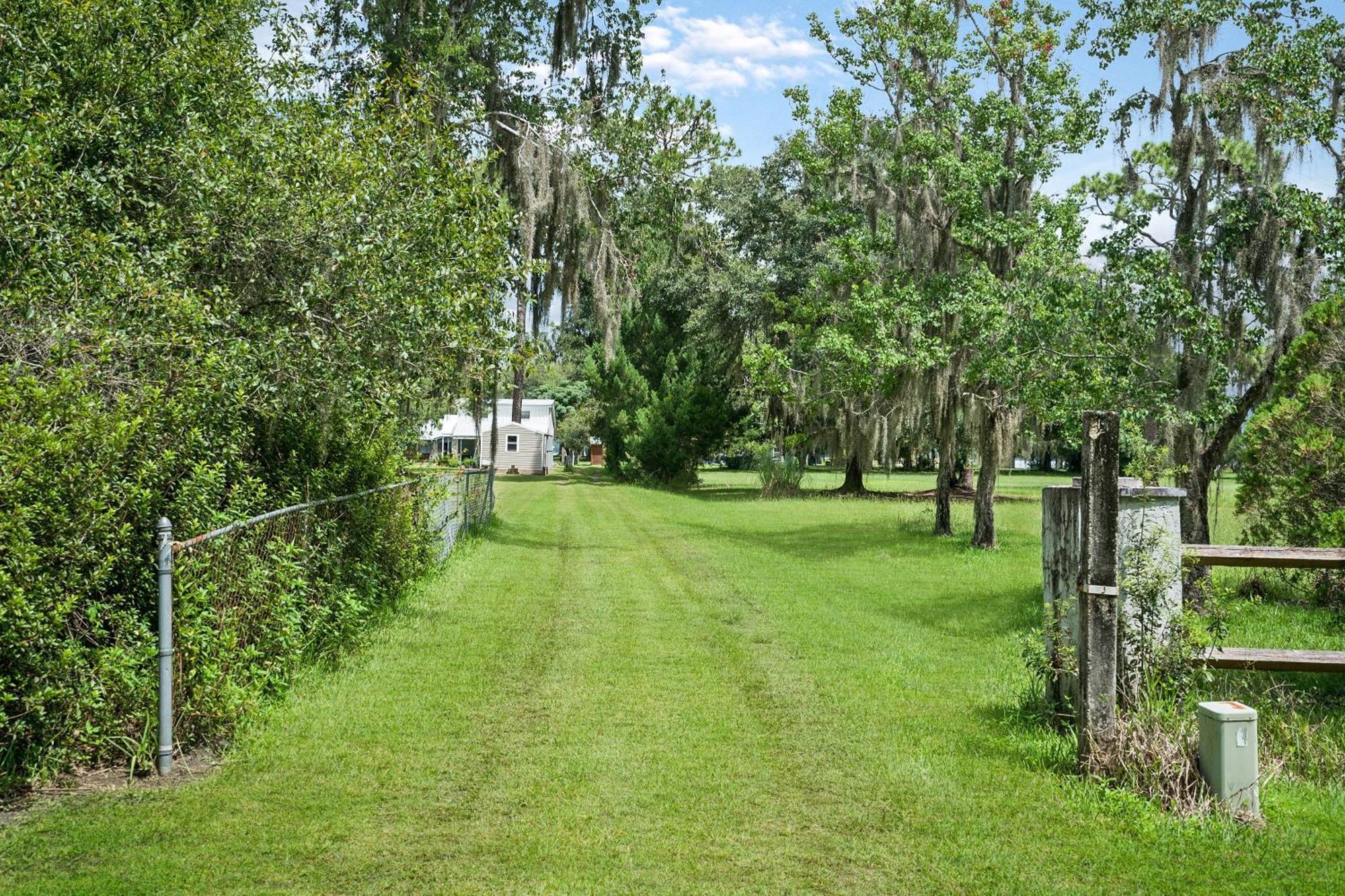 Cozy River Family Friendly Dock Playset Bball Court * Palatka